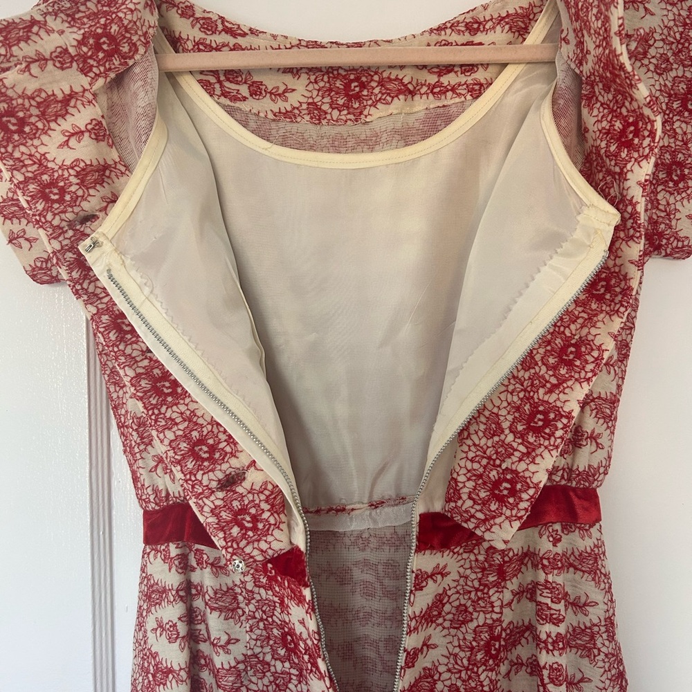 ❣️ *True Vintage* Pretty Red and Cream Embroidered Floral Dress - Picture 4 of 15